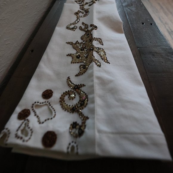 NWOT Midnight Velvet White Denim Pants with Sequin Appliqué - Size 6 - Picture 8 of 13